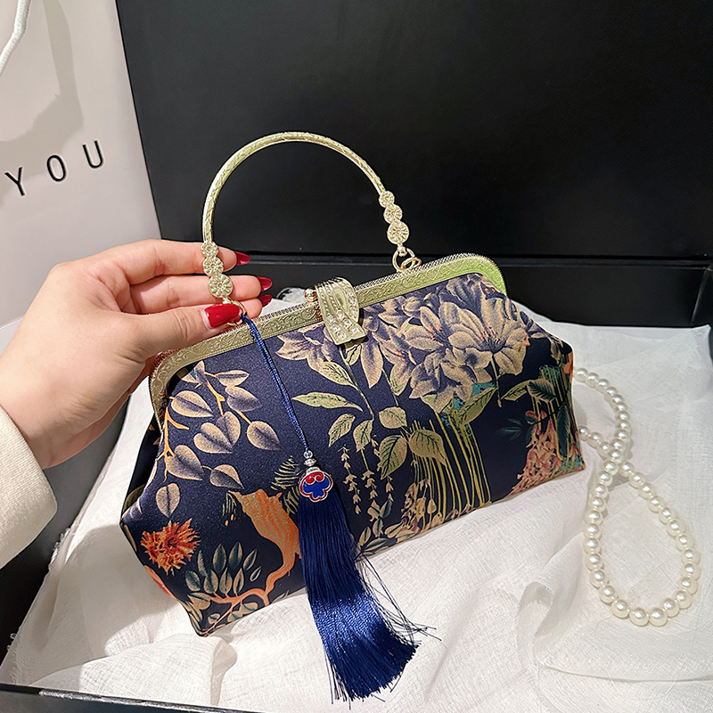 Stylish Embroidered Shoulder B - огляд і ціна Embroidery Ideas For Bags