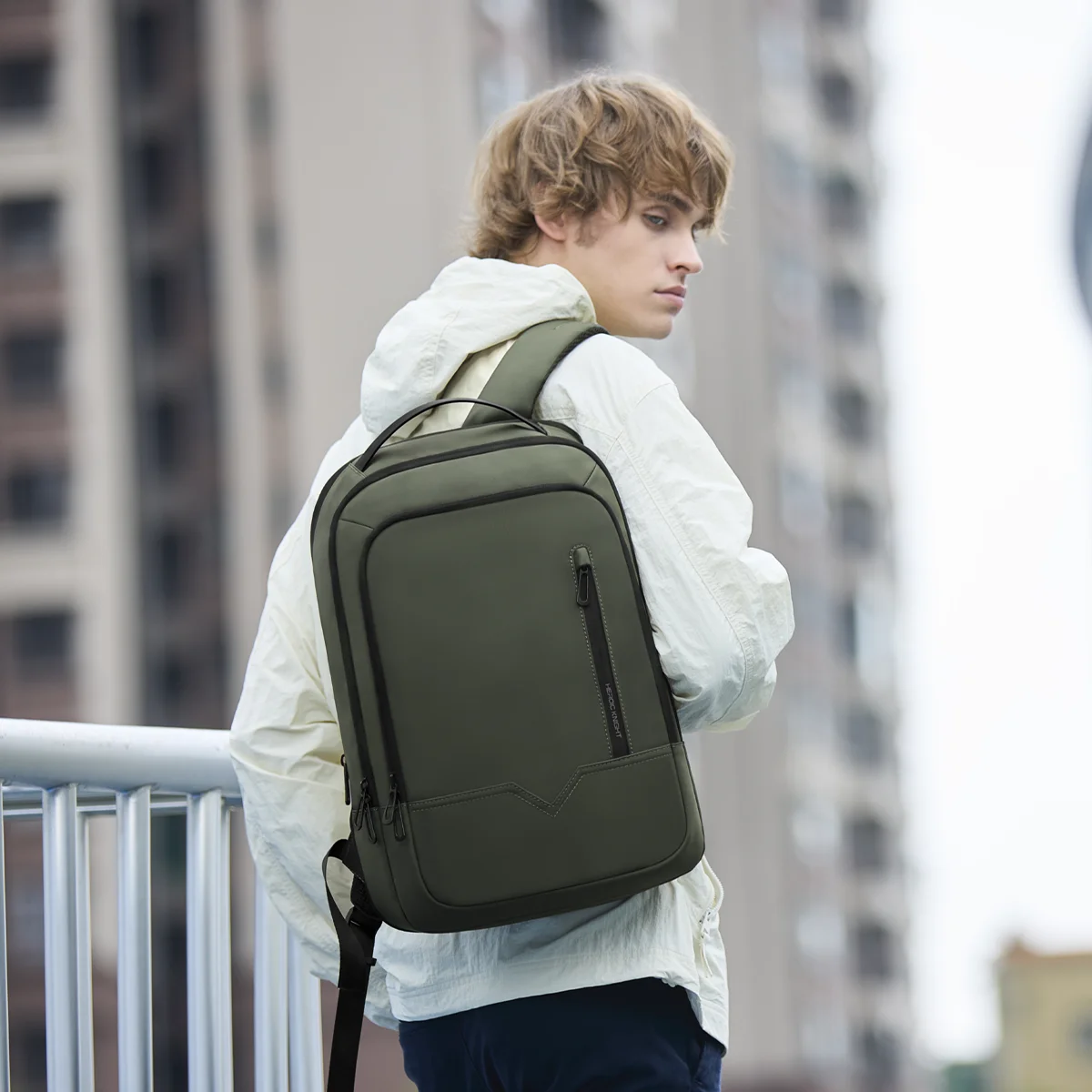 HK Expandable Business Backpac - огляд і ціна Embroidery Computer