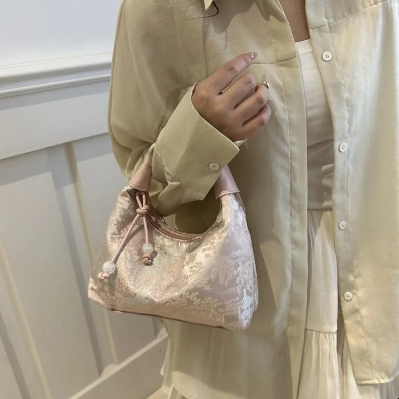 Sweet Embroidery Shoulder Bag  - огляд і ціна Embroidery Texture