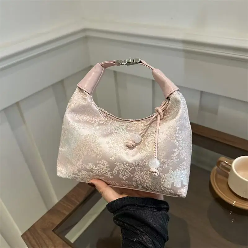 Sweet Embroidery Shoulder Bag  - огляд і ціна Embroidery Texture
