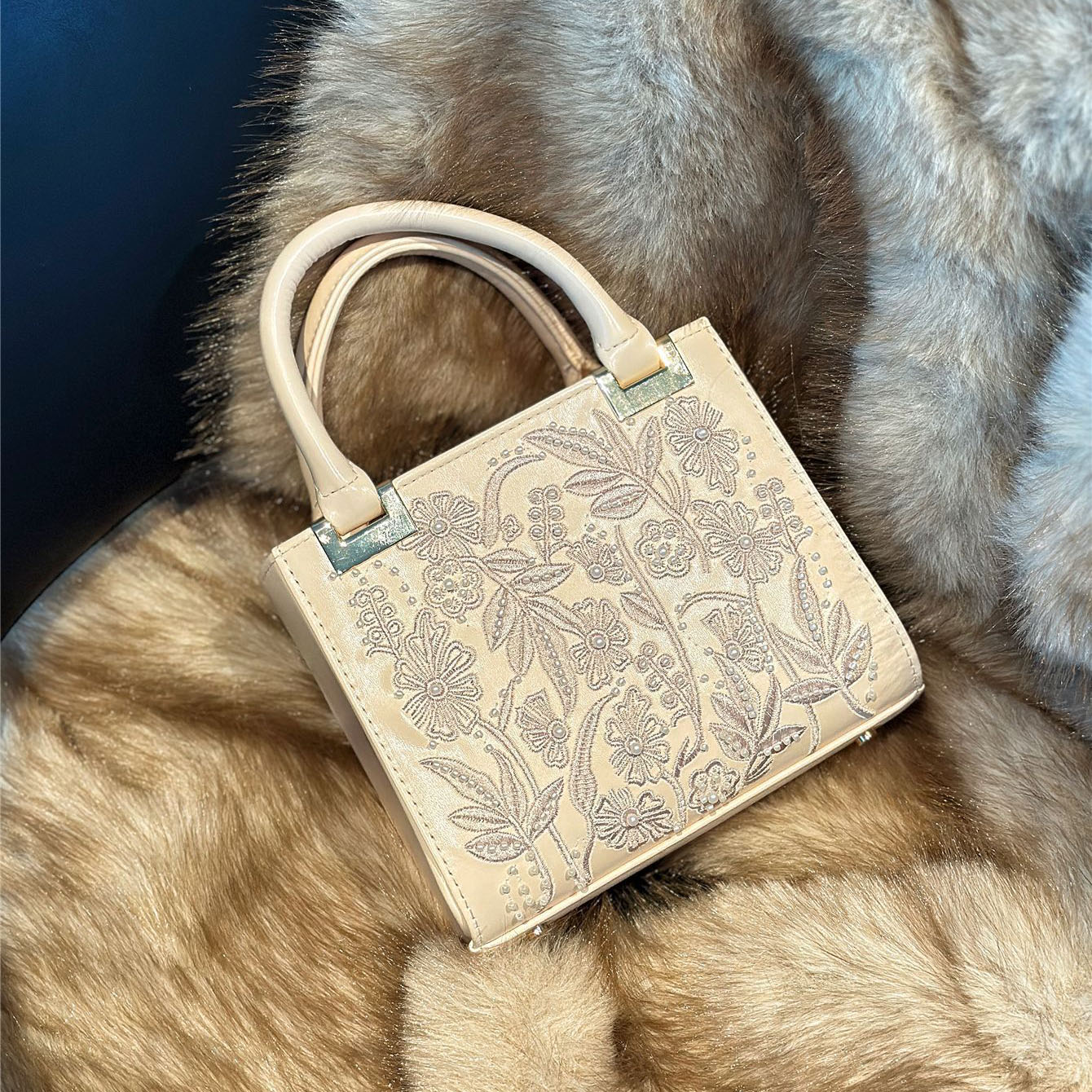 Flower Embroidery Women's Hand - огляд і ціна Embroidery On Leather
